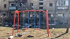 Bomben und eine Art neue Normalität: Menschen in Kiew versuchen, irgendwie weiterzuleben
