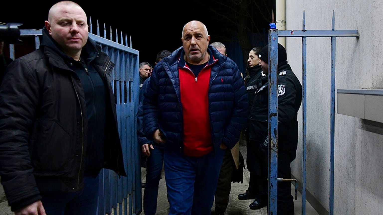 L'ex-Premier ministre bulgare Boïko Borissov à sa sortie du Commissariat de police à Sofia, le 18/03/2022
