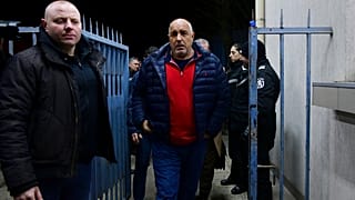 L'ex-Premier ministre bulgare Boïko Borissov à sa sortie du Commissariat de police à Sofia, le 18/03/2022