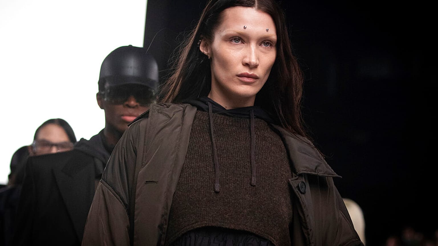 Bella Hadid auf dem Laufsteg von Givenchy in Paris Anfang März 2022