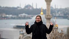 23 yaşındaki Fransız-Rus Julie Ledevea, nişanlısı Ramil ile Rusya'dan ayrılarak İstanbul'a geldi.