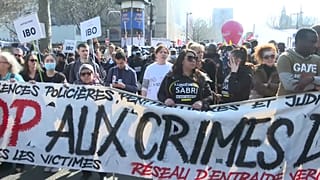 A Parigi manifestazione contro il razzismo. In centinaia in piazza contro l'odio e la violenza