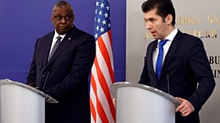 Lloyd Austin und Kiril Petkow bei der gemeinsamen Pressekonferenz in Sofia