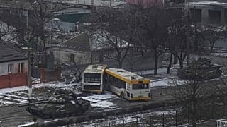 Ρωσικά τανκς στα προάστια της Μαριούπολης
