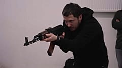Zivilisten greifen zur Waffe - und ziehen an die Front 