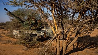 Ein Polisario-Kämpfer mit Fahrzeug in Westsahara im Oktober 2021