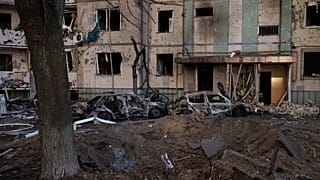 Kijev egyik rommá bombázott lakónegyede, 2022. március 20.
