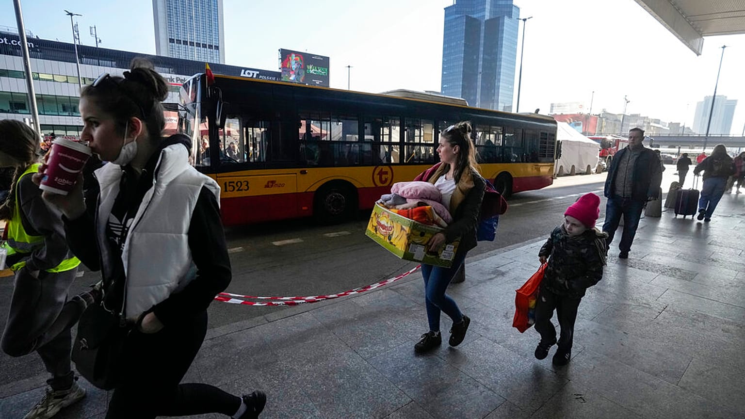 Geflüchtete aus der Ukraine treffen am 20.03.22 in Warschau ein