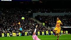 Pierre-Emerick Aubameyang markiert den 4:0 Endstand