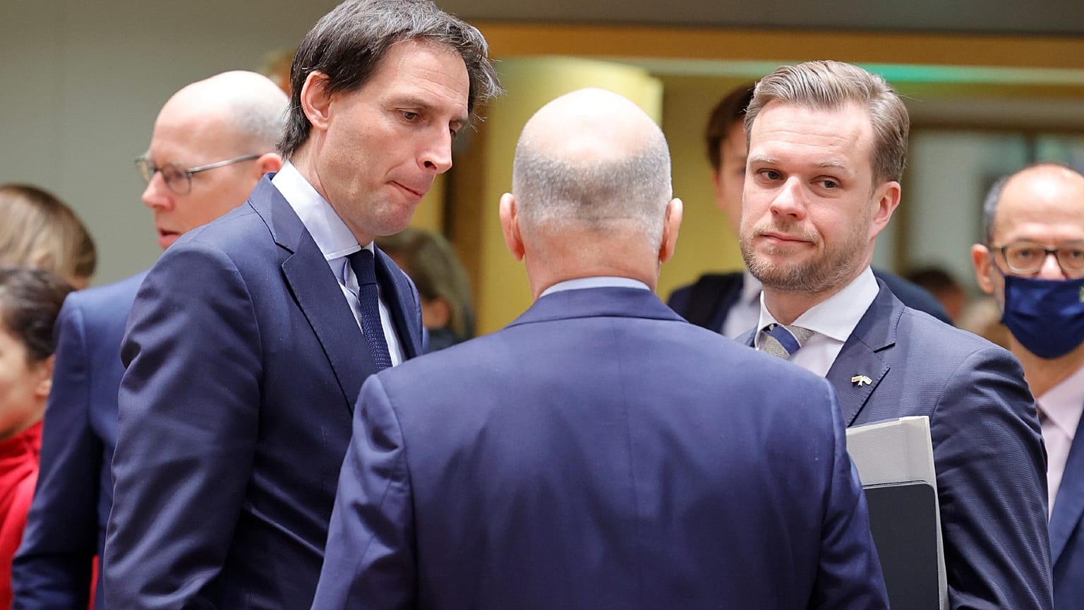 Dutch Foreign Minister Wopke Hoekstra (L) and Lithuanian Foreign Minister Gabrielius Landsbergis (R) at a meeting in Brussels, Mar. 21, 2022.