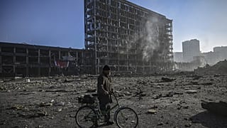 Centro comercial destruído em Kiev, Ucrânia