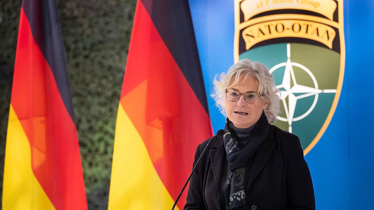 Almanya Savunma Bakanı Christine Lambrecht