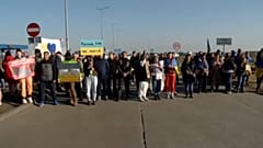 Ativistas bloqueiam camiões na fronteira Polónia-Bielorrússia