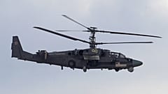 مروحية هجومية روسية من طراز Ka-52 أثناء خلال احتفال بمناسبة الذكرى المئوية لتأسيس سلاح الجو الروسي بالقرب من موسكو، روسيا.