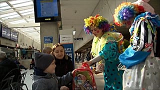 Polish volunteers don fancy dress to welcome Ukrainian children