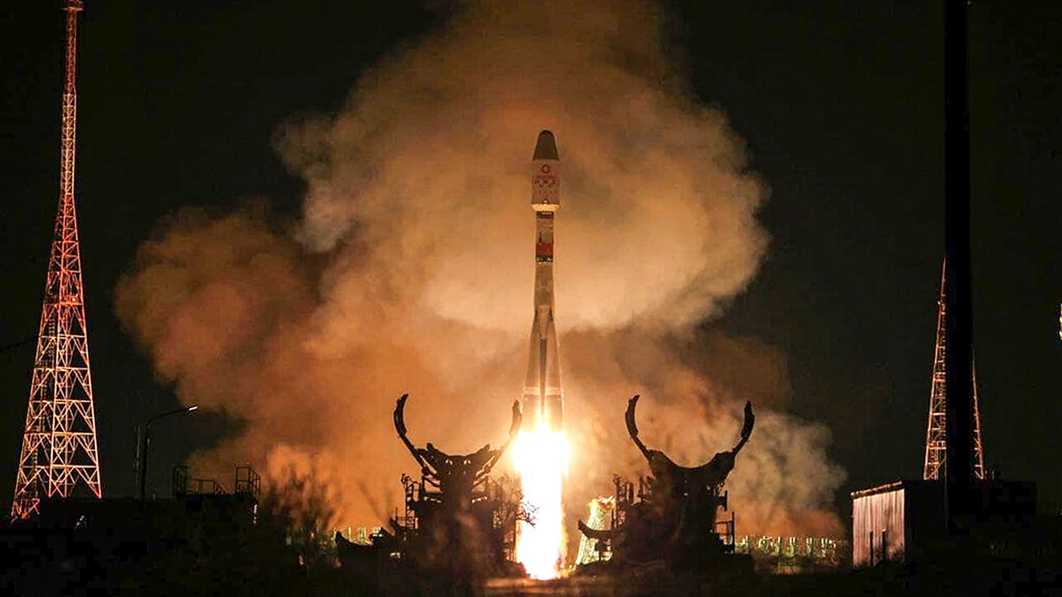 Roscosmos'a ait roket, 36 OneWeb uydusunu yörüngeye göndermek için Baykonur Uzay Üssü'nden kalkıyor. 27 Aralık 2021
