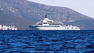 Rus oligark Roman Abramoviç'e ait olduğu düşünülen Solaris adlı yat Bodrum limanına yaklaşırken