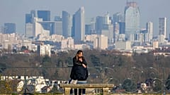 Paris mit Blick auf La Défense am 22.03.22