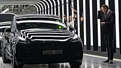 Tesla'nın kurucusu Elon Musk Berlin'deki fabrikanın açılış törenine katıldı
