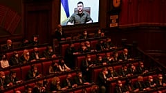 Presidente ucraniano Volodymyr Zelenskyy a discursar por videoconferência