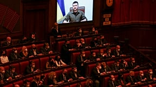 Presidente ucraniano Volodymyr Zelenskyy a discursar por videoconferência