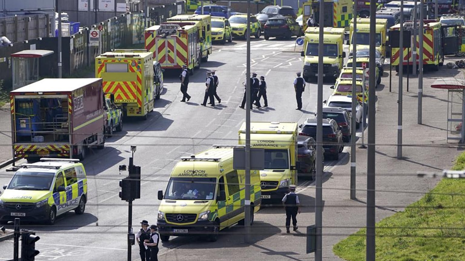 Fuga di gas in piscina a Londra, 29 persone in ospedale