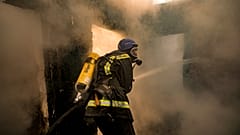 Feuerwehreinsatz nach einem Angriff in Kiew