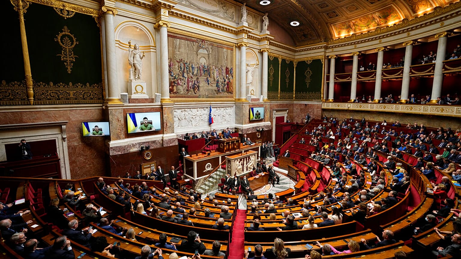 Volodymyr Zelensky face aux parlementaires français, le 23 mars 2022