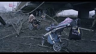 El cineasta Valentyn Vasyanovych graba la vida de los ucranianos que huyen de la guerra en Kiev