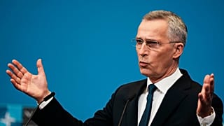 Jens Stoltenberg NATO-főtitkár a március 24-i NATO-csúcs utáni sajtótájékoztatón
