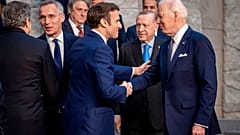 Die NATO schickt klare Warnsignale an Moskau, aber keine Truppen in die Ukraine
