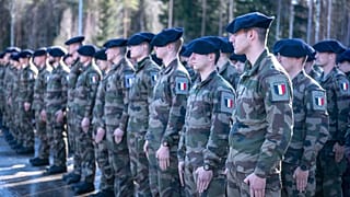 Estonya'daki Amari hava üssünde sıraya giren 7'nci Dağ Taburundan Fransız askerleri 