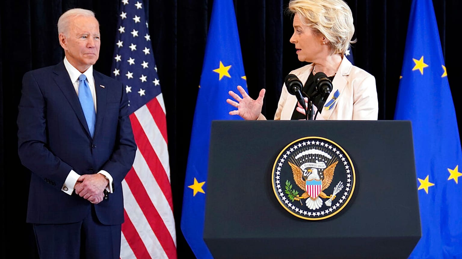 Joe Biden und Ursula von der Leyen am 25.03.22 in Brüssel