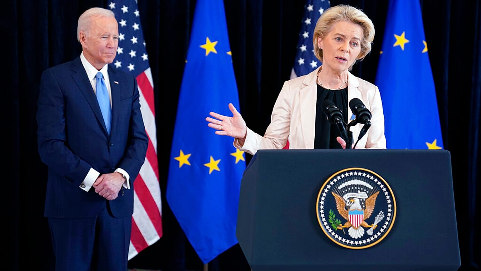 Von der Leyen és Biden közös sajtótájékoztatója Brüsszelben