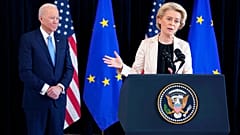 La président de la commission européenne Ursula von der Leyen et le président américain Joe Biden - Bruxelles, le 25/03/2022