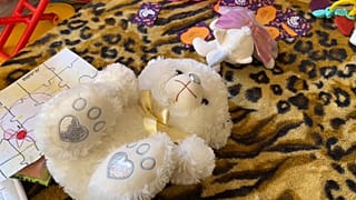 Traumatisierte Kinder, die nicht mehr spielen und nicht mehr reden