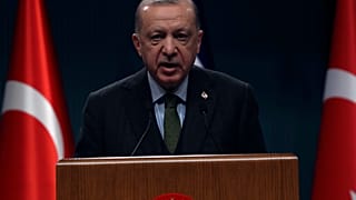 الرئيس التركي رجب طيب أردوغان خلال مؤتمر صحفي مشترك مع الرئيس الإسرائيلي إسحاق هرتسوغ في أنقرة، تركيا.