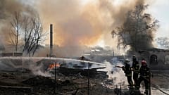 Ukrainische Feuerwehrleute bei Löscharbeiten