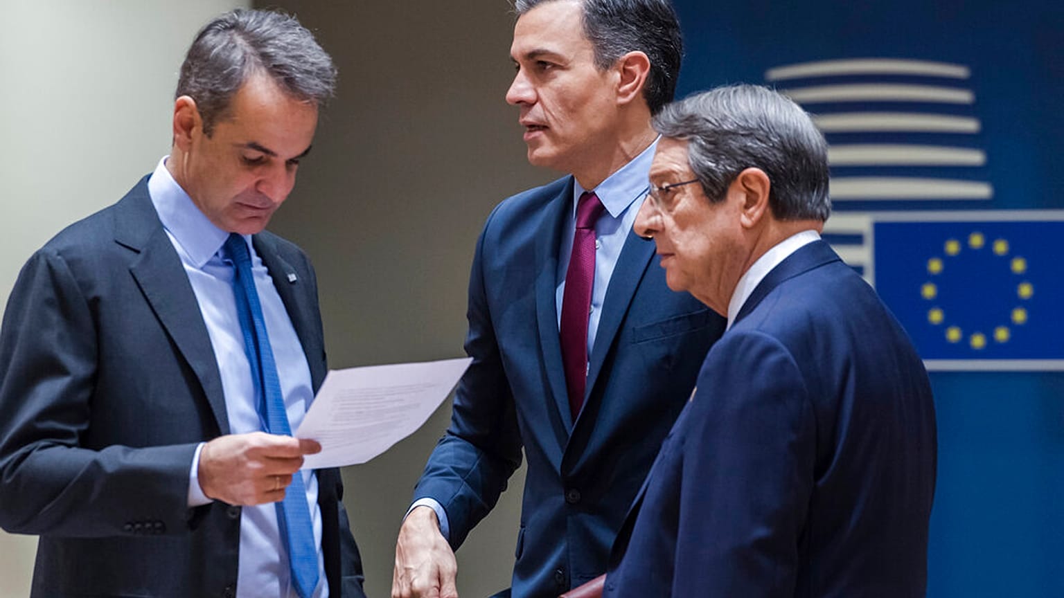 O Nίκος Αναστασιάδης με τον Έλληνα πρωθυπουργό Κυριάκο Μητσοτάκη και τον Ισπανό πρωθυπουργό Πέδρο Σάντσεθ