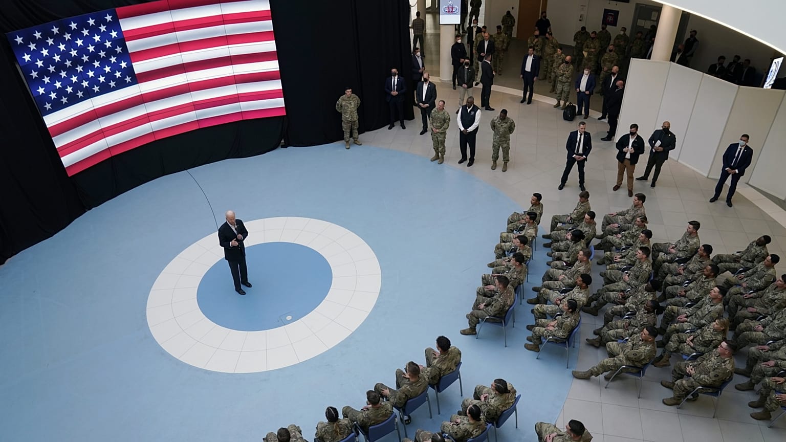 "Não me deixam": Biden quer atravessar fronteira polaca para a Ucrânia