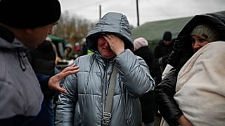 Flucht aus den umkämpften Gebieten in der Ukraine