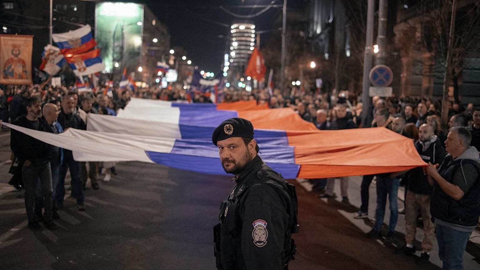 Manifestação de extrema-direita em Belgrado em apoio a Putin