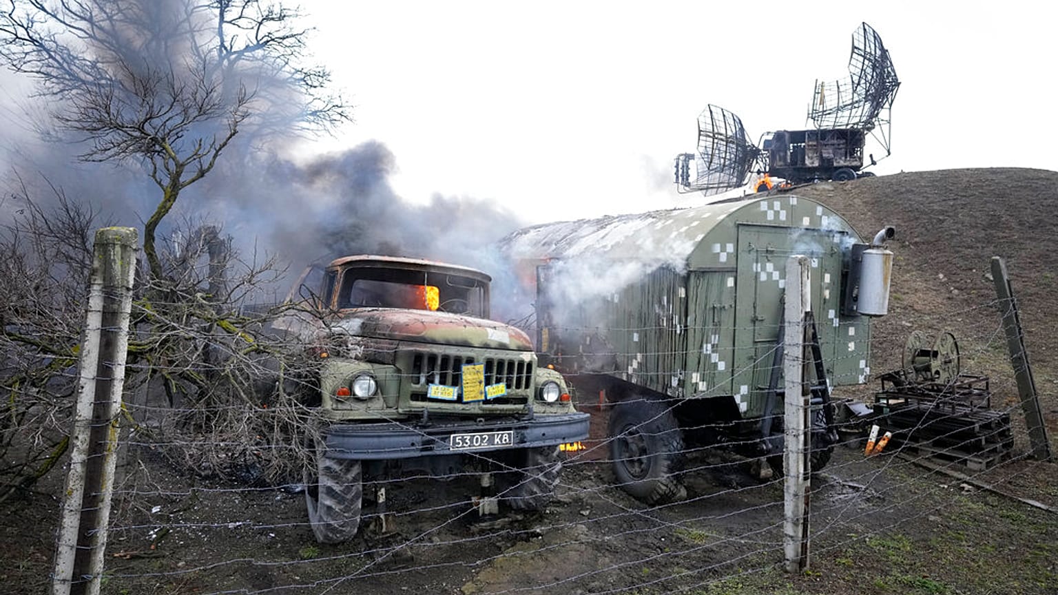 Szétlőtt ukrán hadállás Mariupol szélén