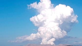 Le volcan Taal en éruption, le 26/03/2022