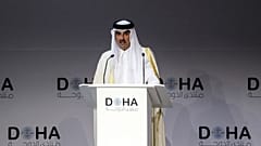 أمير قطر الشيخ تميم بن حمد آل ثاني يلقي كلمة في منتدى الدوحة في العاصمة القطرية في 26 مارس 2022.