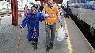 Freiwillige aus vielen Ländern helfen Kriegsflüchtlingen in Ungarn