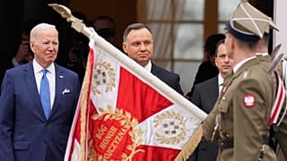 US President Joe Biden and Polish President Andrzej Duda attend a military welcome ceremony at the Presidential Palace in Warsaw, 26 March 2022