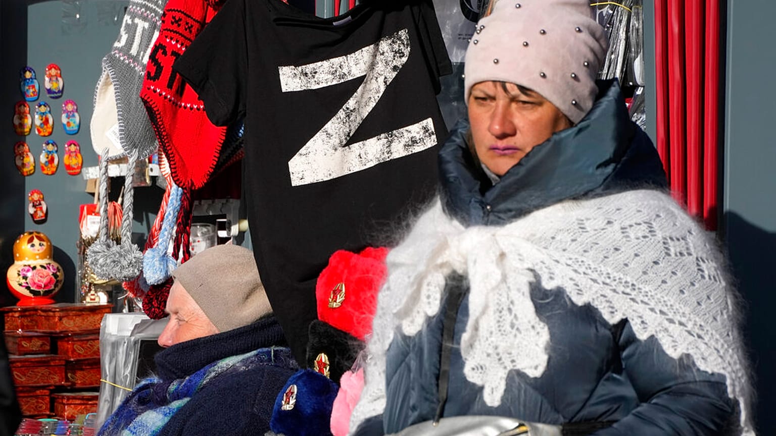 Zeichen Z auf T-Shirts in St. Petersburg in Russland