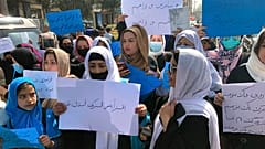 Διαδηλώτριες στην Καμπούλ ενάντια στους Ταλιμπάν