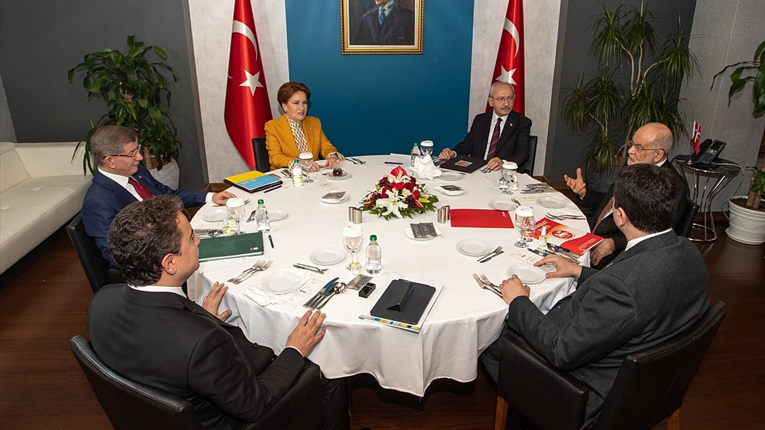 Babacan'ın daveti üzerine muhalefet parti liderleri bir araya geldi
